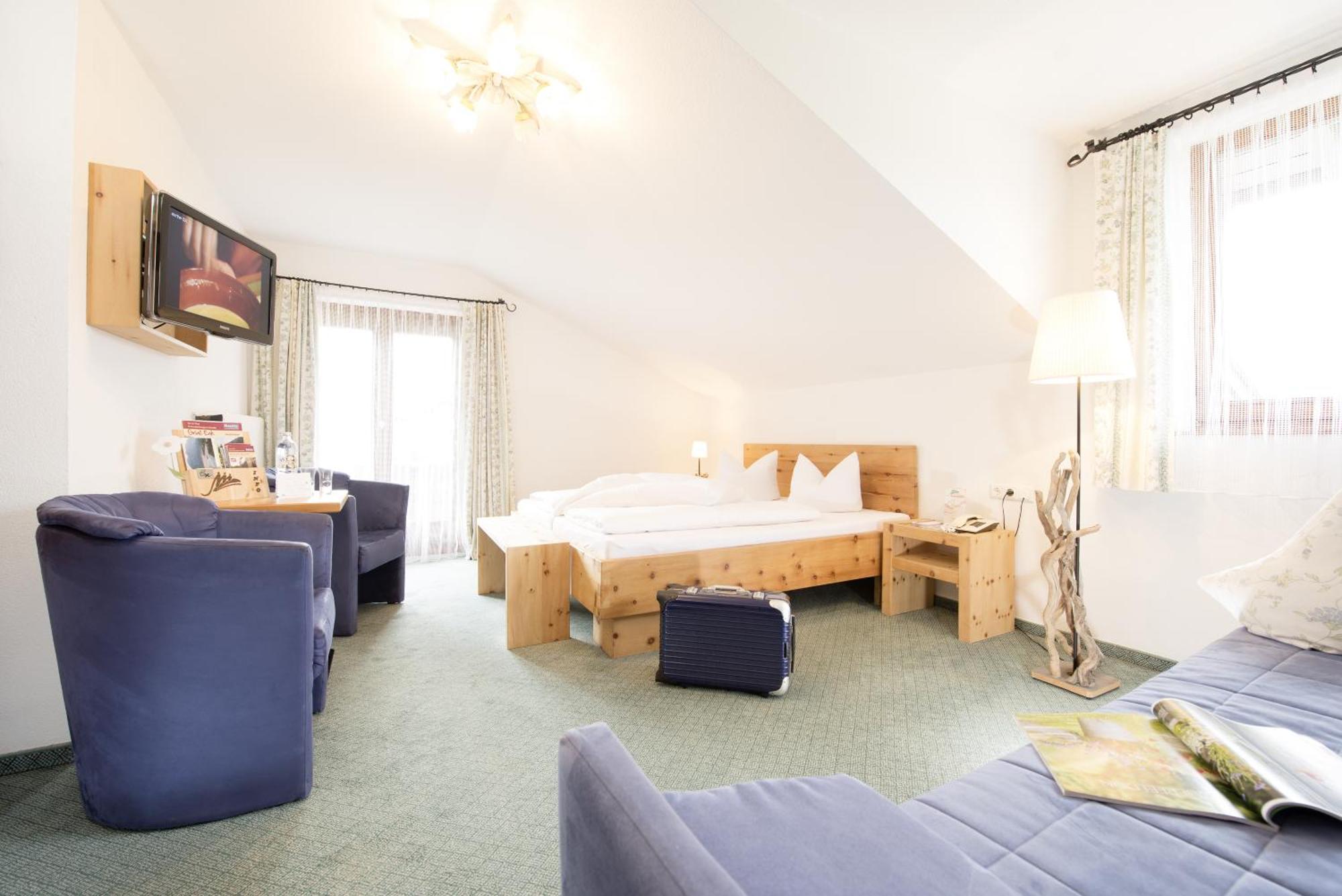Hotel Maximilian Reutte Room photo